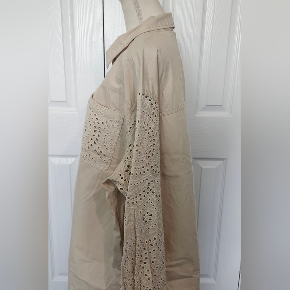 Maurices eyelet twill shacket size 2X - Picture 2 of 9